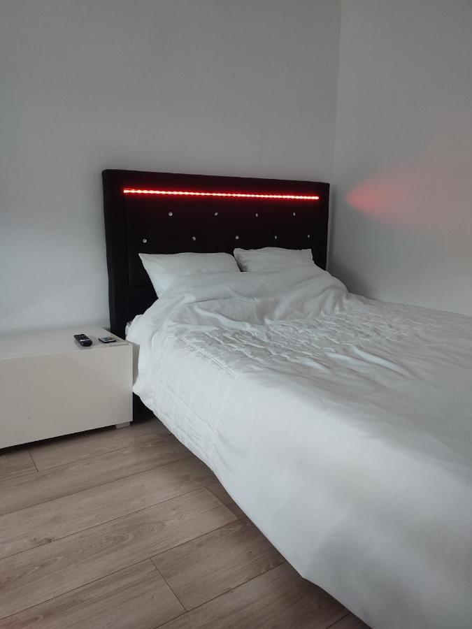 Apartamento Chambre Prive Dans Une Maison Avec Terrasse Et Jardin Salles De Bain Partagees Lila Exterior foto